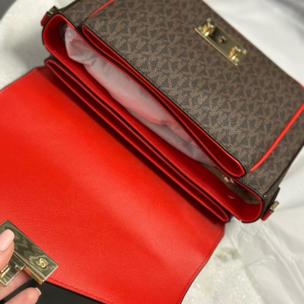 MICHAEL
MICHAEL KORS
ROSE
35S1GXOM2B DK SANGRIA
MD TH MESSENGER - Picture 7 of 17
